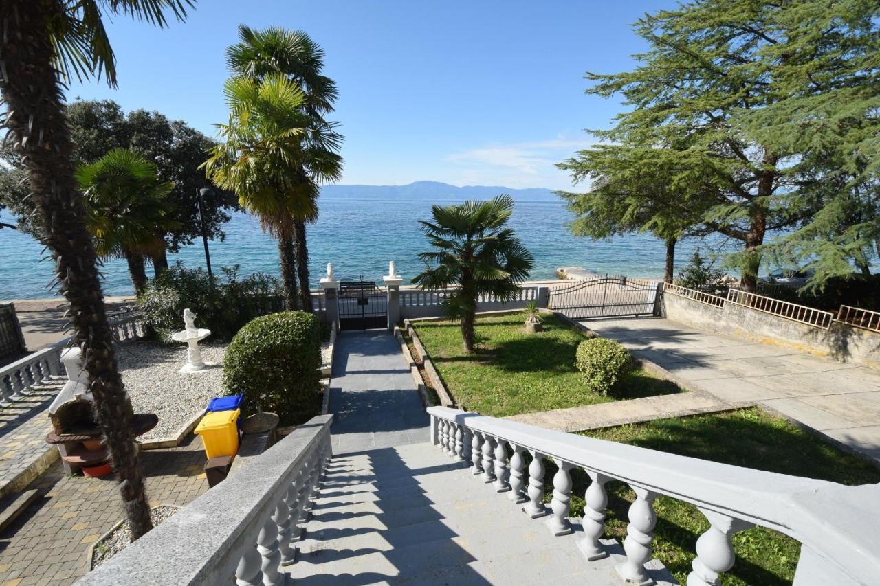 Apartments Margarita Малинска Екстериор снимка