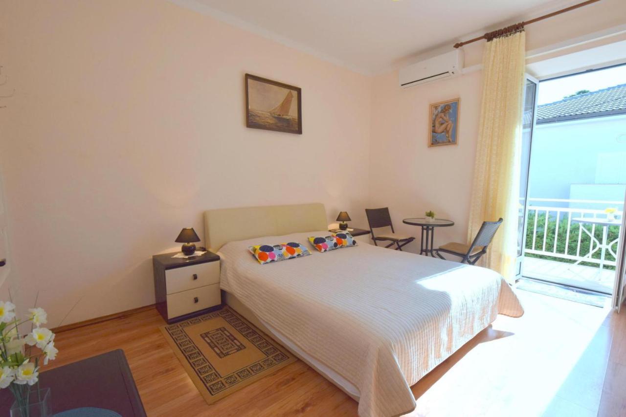 Apartments Margarita Малинска Екстериор снимка