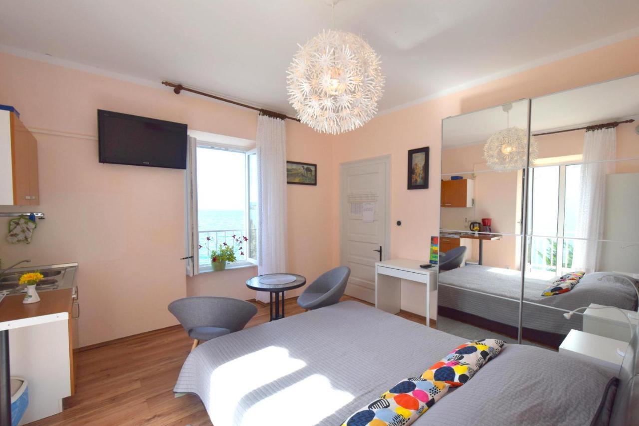 Apartments Margarita Малинска Екстериор снимка
