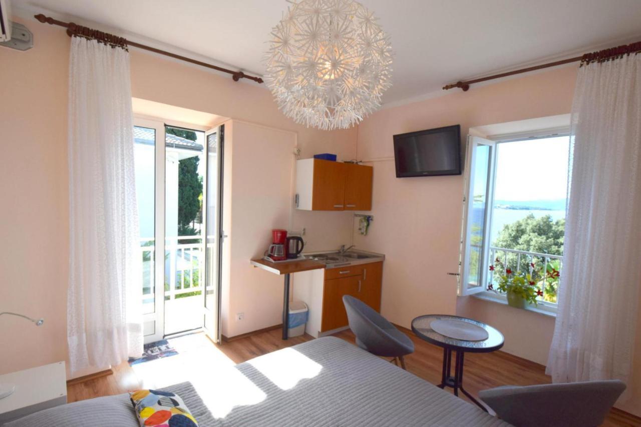 Apartments Margarita Малинска Екстериор снимка