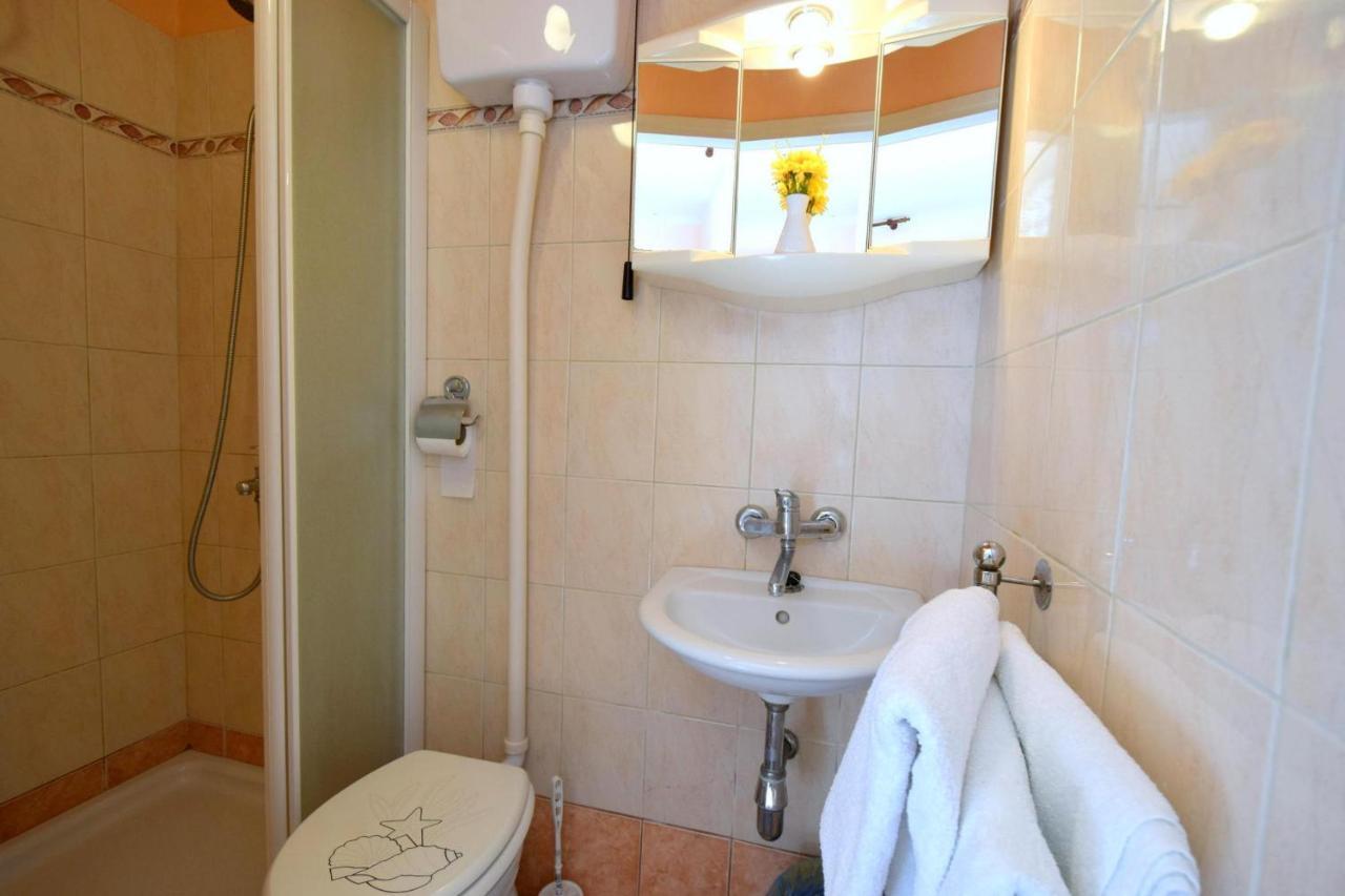 Apartments Margarita Малинска Екстериор снимка